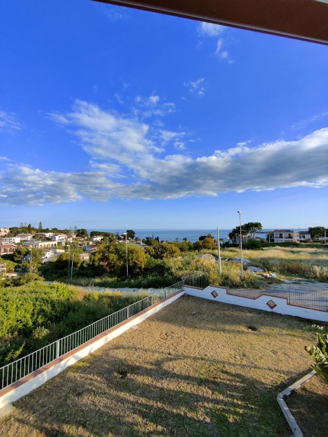 Appartamenti In Villa Polimnia Fontane Bianche Exterior photo